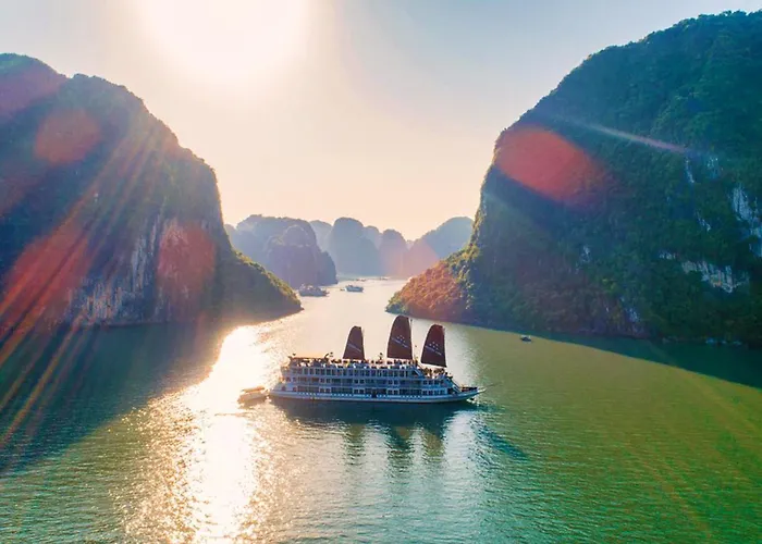  Arcadia Cruise Ha Long